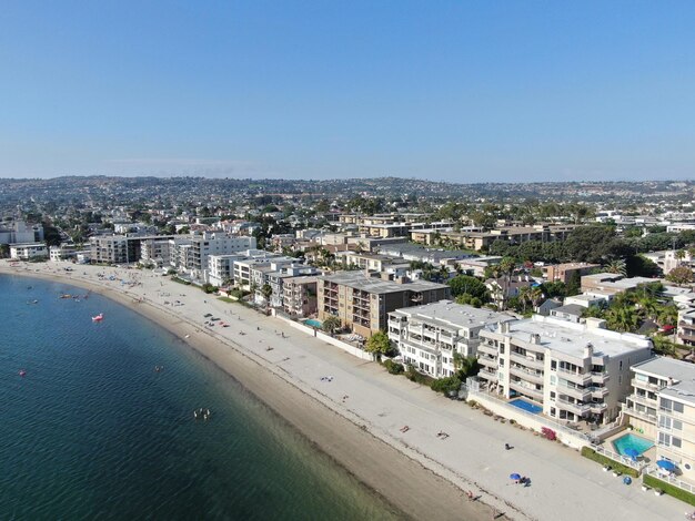 Vue aérienne de Mission Bay et des plages de San Diego en Californie