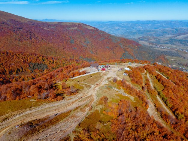 Vue aérienne des montagnes des carpates ukrainiennes