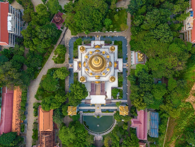 Vue aérienne de la pagode Buu Long à Ho Chi Minh-Ville Un beau temple bouddhiste caché à Ho Chi Minh-Ville au Vietnam Une architecture mixte de l'Inde Myanmar Thaïlande Laos et Viet Nam