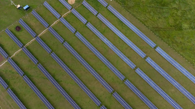 vue aérienne des panneaux solaires, concept d'énergie alternative.