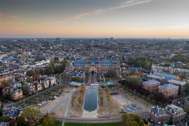 Vue aérienne panoramique d&#39;Amsterdam, Pays-Bas. Vue aérienne de la place des musées d&#39;Amsterdam en automne