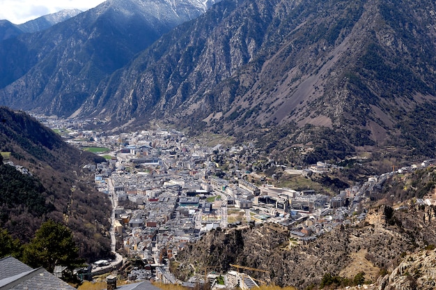 Vue aérienne panoramique sur Andorra la Vella