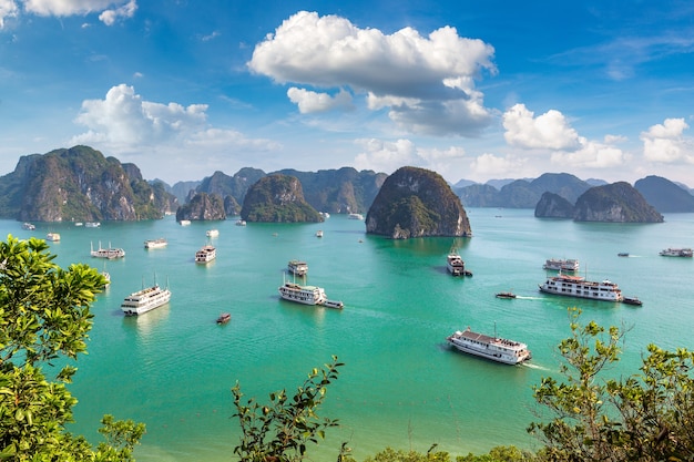 Photo vue aérienne panoramique de la baie d'halong, vietnam