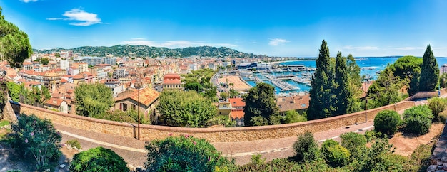 Vue aérienne panoramique sur Cannes Côte d'Azur France