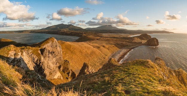 Vue aérienne panoramique de l'île de Kunashir, Kouriles, Russie.