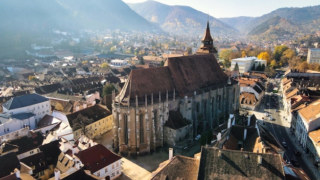 Vue aérienne par drone de la place du Conseil à Brasov, Roumanie