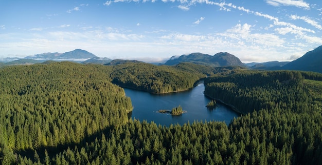 Vue aérienne d'un paysage canadien et d'un lac Nature Background