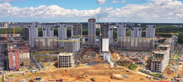 Vue aérienne, paysage urbain de Minsk, Biélorussie. Construction de nouveaux immeubles de grande hauteur