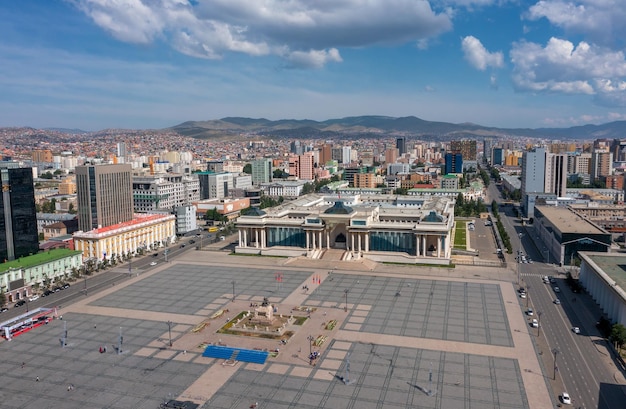 Vue aérienne de la place Sukhbaatar à Oulan-Bator