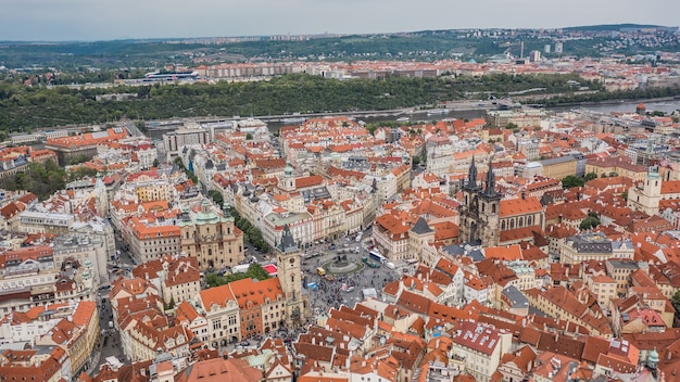 Vue aérienne de la place de la vieille ville à Prague