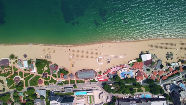 Vue aérienne de la plage et des hôtels de Golden Sands Zlatni Piasaci Varna Bulgarie