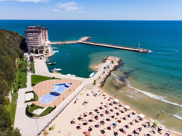 Vue aérienne de la plage et des hôtels à Varna, Bulgarie