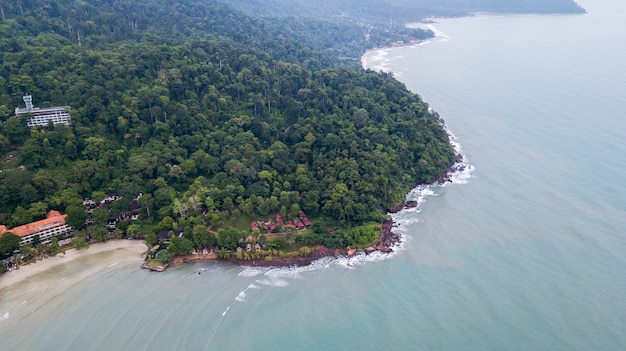 Vue aérienne de la plage de Klong Prao à Koh Chang