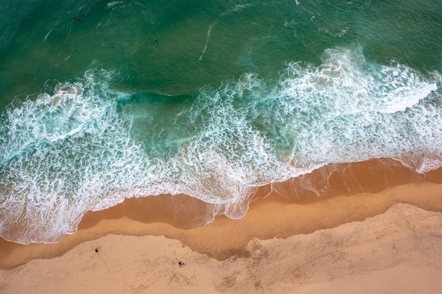 Vue aérienne de la plage de l'océan Atlantique