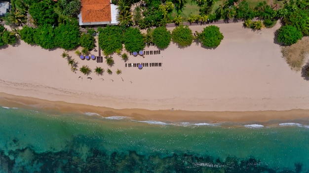 Vue aérienne d'une plage tropicale à Bali