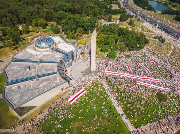 Photo vue aérienne des plus grandes manifestations de l'histoire du bélarus élections à minsk bélarus