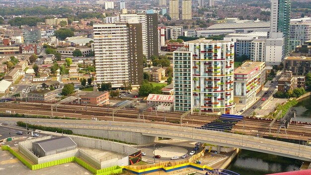 Vue aérienne des ponts sur la rivière dans la ville