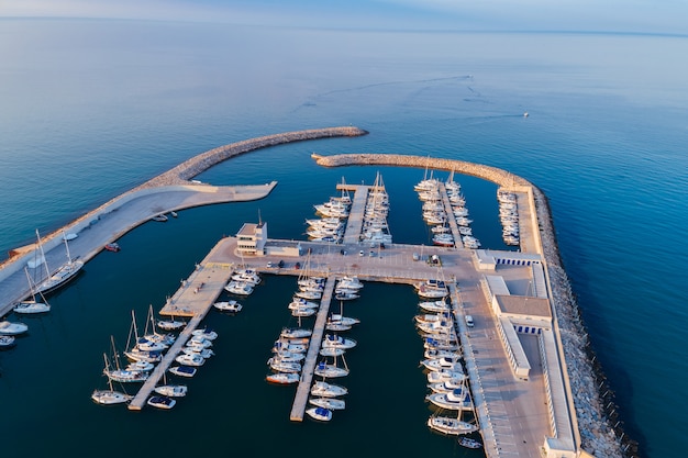 Vue aérienne d&#39;un port de mer