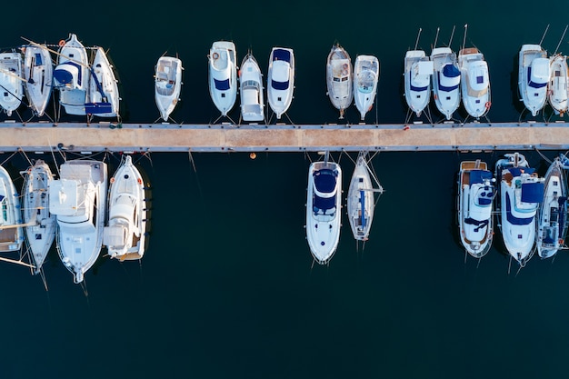 Vue aérienne d&#39;un port de mer