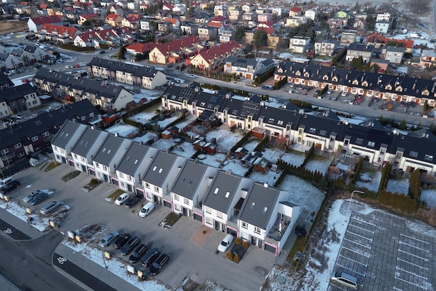 Vue aérienne des quartiers résidentiels du quartier avec des maisons de ville