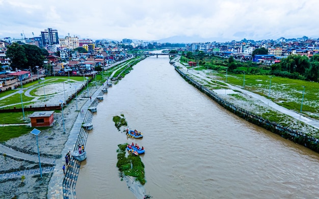 Vue aérienne de la rivière Bagmati à Katmandou Népal