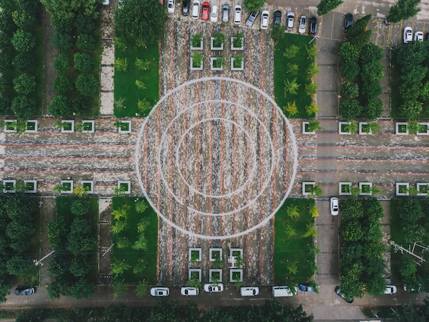 Vue aérienne de la rue et du parc