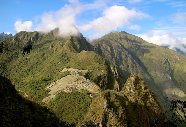 Vue aérienne des ruines de la citadelle Inca du Machu Picchu vue depuis la montagne Huayna Picchu au Pérou