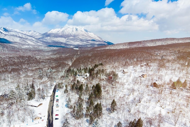 Vue aérienne de la scène hivernale du mont Tokagushi à Nagano au Japon