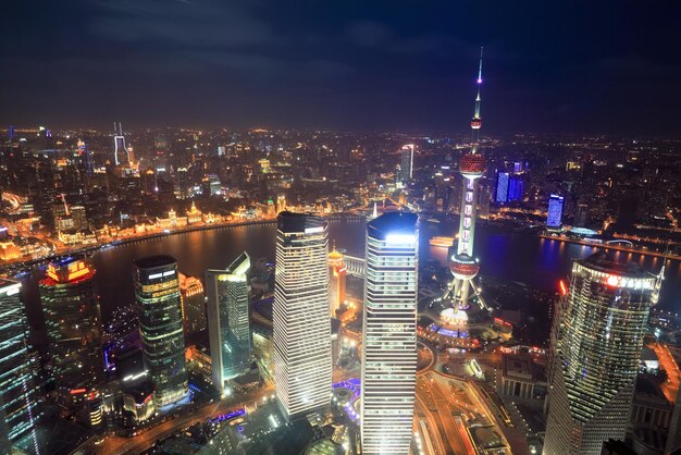 Vue aérienne de shanghai la nuit depuis le bâtiment jinmao