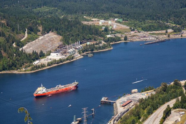 Vue aérienne des sites industriels de Port Moody