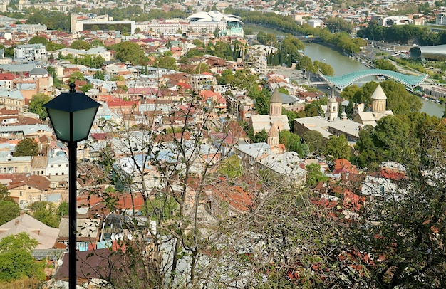 Vue aérienne de Tbilissi vu de l'ancienne forteresse de Narikala Géorgie