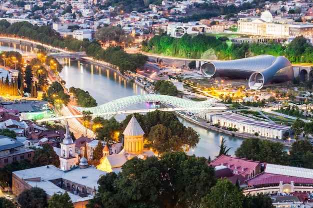 Photo vue aérienne de tbilissi