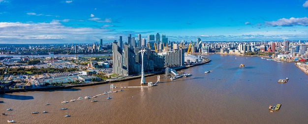 Vue aérienne des téléphériques de la compagnie aérienne Emirates à Londres, Royaume-Uni