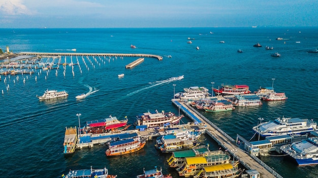 Vue aérienne, de, tour, port, dans, pattaya, thaïlande