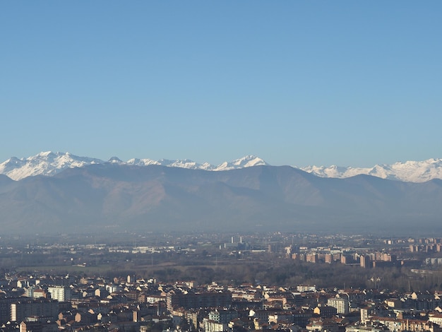 Vue aérienne de Turin avec les montagnes des Alpes