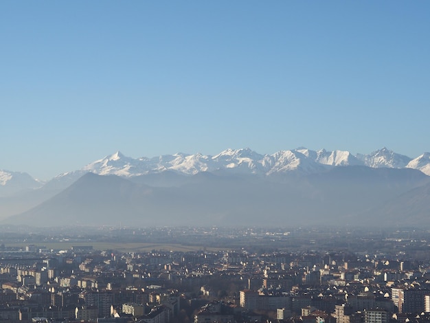 Vue aérienne de Turin avec les montagnes des Alpes