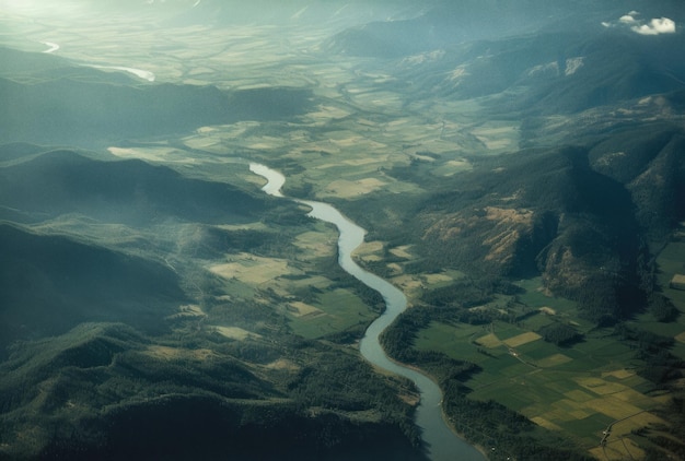 Vue aérienne de la vallée de la montagne et de la rivière ai