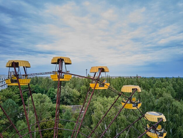 Vue aérienne de la vieille grande roue abandonnée dans le parc d'attractions de la ville fantôme Pripyat Ukraine zone d'aliénation de la centrale nucléaire de Tchernobyl