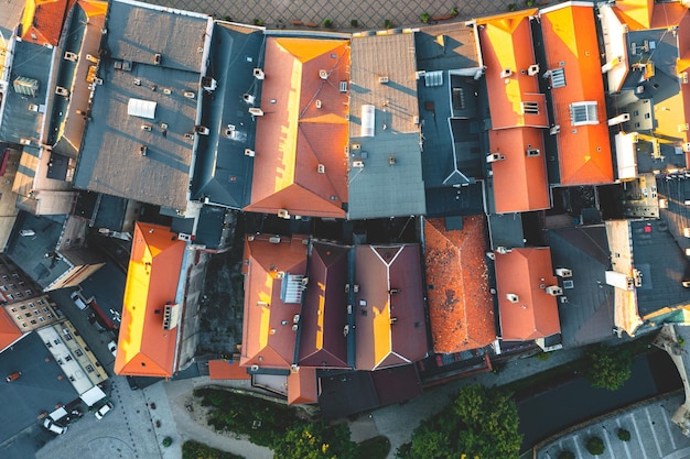 Vue aérienne de la vieille ville aux toits rouges paysage urbain au coucher du soleil Pologne