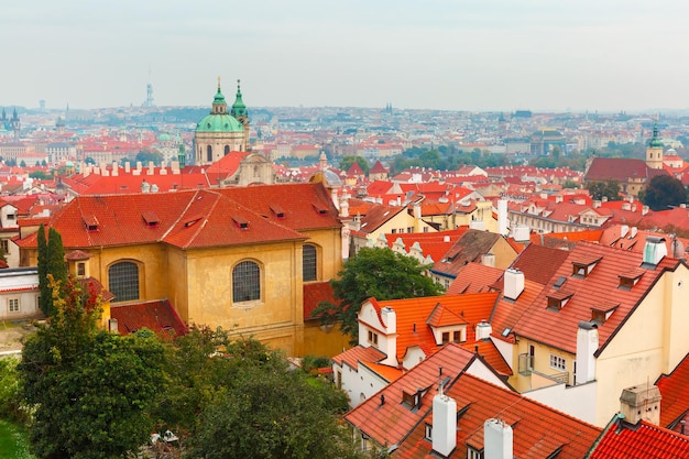 Vue aérienne sur la vieille ville et le petit quartier de prague en république tchèque