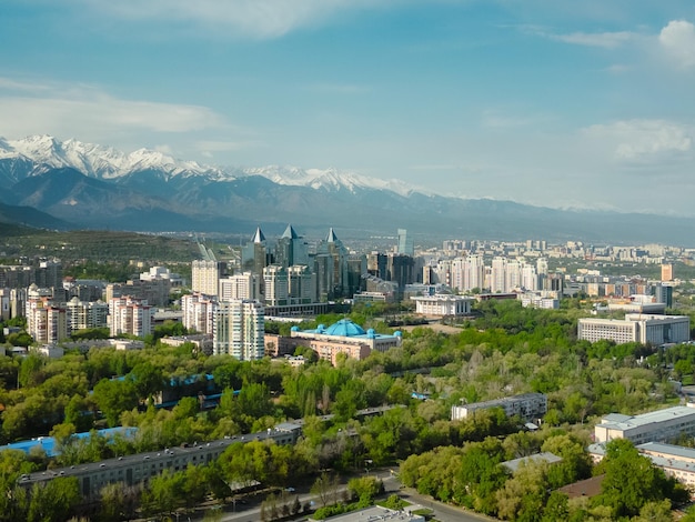 Vue aérienne de la ville d'Almaty