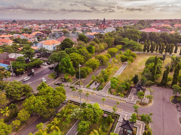 Vue aérienne de la ville de Denpassar Bali