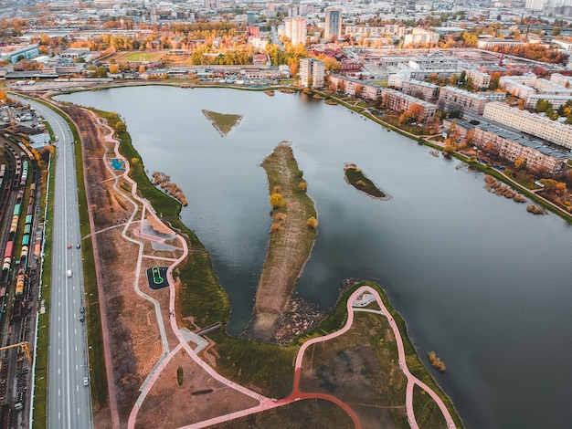 Vue aérienne de la ville et du lac. Russie, Saint-Pétersbourg.