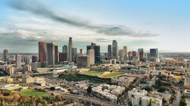 Vue aérienne de la ville de Los Angeles sur le paysage urbain du centre-ville de Los Angels Centre d'affaires de la ville paysage panoramique horizon californien et gratte-ciel