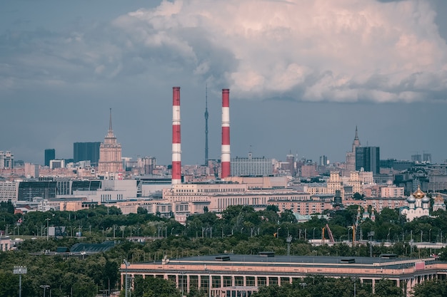 Vue aérienne de la ville de Moscou. Centre de Moscou. Toit de maison