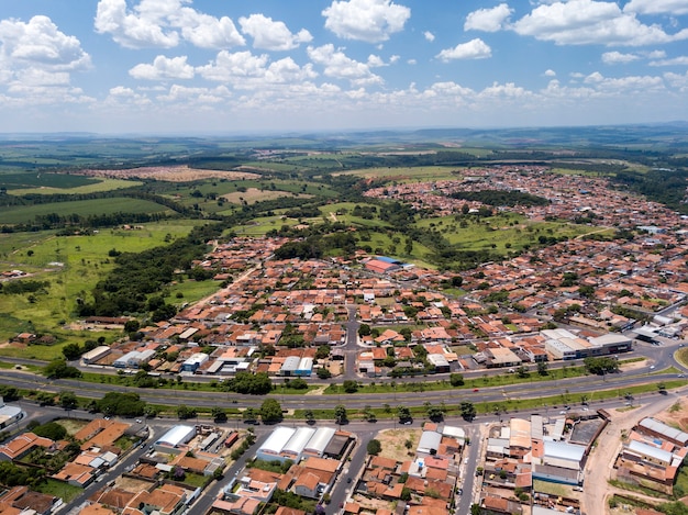 Vue aérienne de la ville de Santa Rosa do Viterbo, Sao Paulo, Brésil.