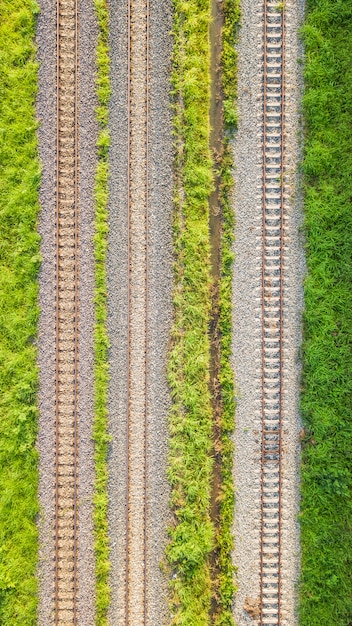 Une vue aérienne de la voie ferrée