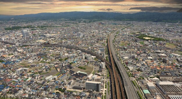 Vue aérienne ou vue d'oiseau des images de la région de la baie de Kansai Osaka au Japon comprennent de grands points de vente haut de gamme