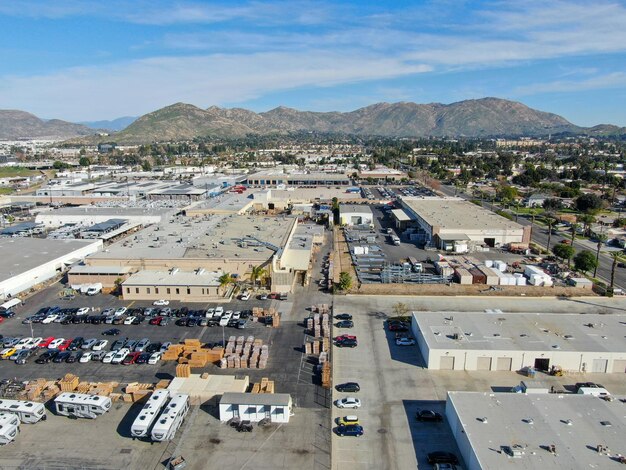 Vue aérienne de la zone industrielle et de l'entrepôt de stockage de l'entreprise à Riverside California USA