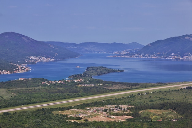 La vue sur l'aéroport du Monténégro